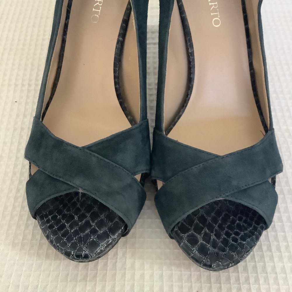 Franco Sarto Heels Blue Suede and Snake Skin Shoe Like New Never Worn Size 9